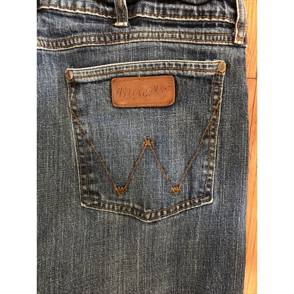 WRT20JH Wrangler Men's Retro Relaxed Boot Cut Jean - Jackson Hole 38x32 Measured